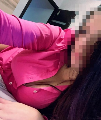😘 Живу в Москве, где наша встреча будет полна страсти и наслаждения. 💋 У меня широкий спектр услуг, готовых удовлетворить твои самые сокровенные желания. 🌟 От классического секса до ролевых игр - мы сможем попробовать все, что пожелаешь. 💦 У меня есть множество положительных отзывов, которые подтверждают мою профессиональность. 🌹 Ты сможешь увидеть мои фото, чтобы убедиться в моей красоте и сексуальности. 📸 Не упусти возможность окунуться в мир наслаждения со мной! Пиши, и наши встречи будут незабываемыми. 🔥💫 Ангелина